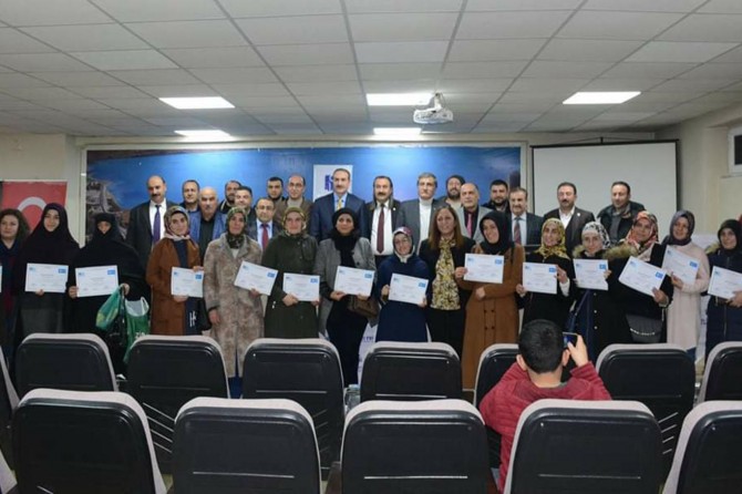 Tatvan’da 90 girişimci adayına sertifikaları dağıtıldı