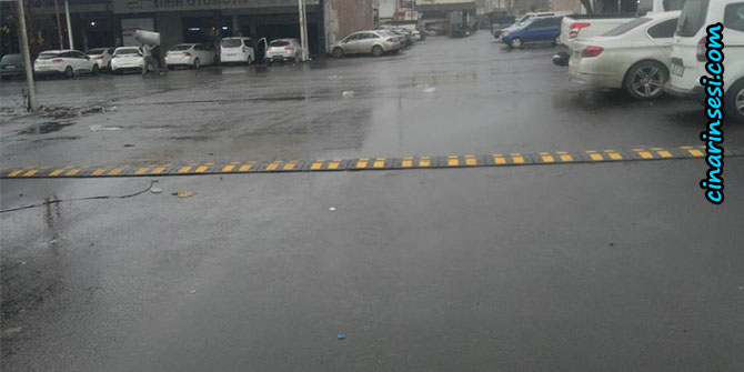 Diyarbakır'da yol çizgileri ve trafik levhaları yenileniyor