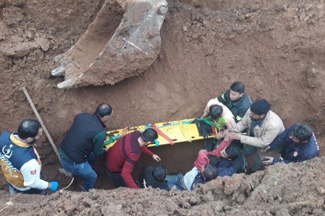 Toprak altında kalan işçi hayatını kaybetti