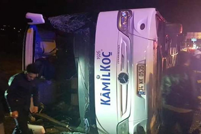 Otobusa rêwîyan qulibî: 11 birîndar