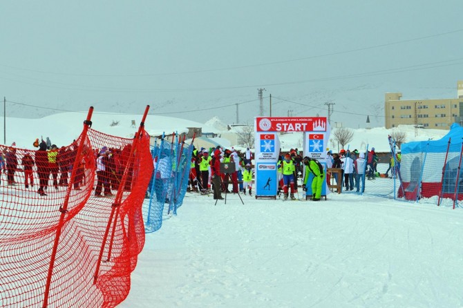 Kayaklı Koşu Eleme Yarışması başladı