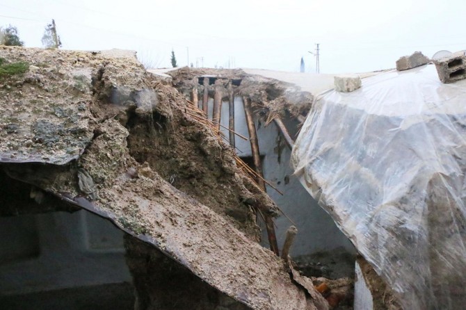 Aşırı yağışlar nedeniyle bazı evler yıkıldı