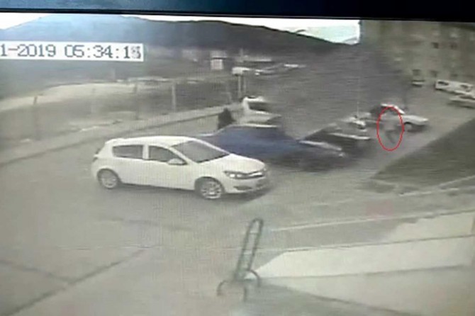 ​Adıyaman’da fırtınanın uçurduğu çatı bir kadını yaraladı