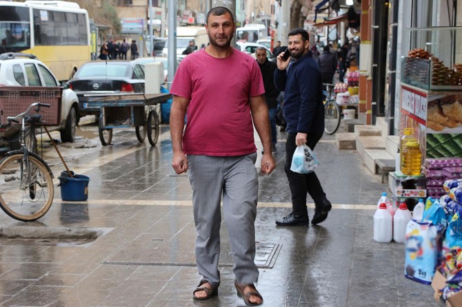 Hastalığı nedeniyle hiç üşümüyor