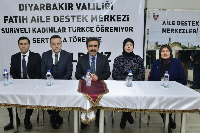 Diyarbakır'da Suriyeli kadınlara sertifika verildi