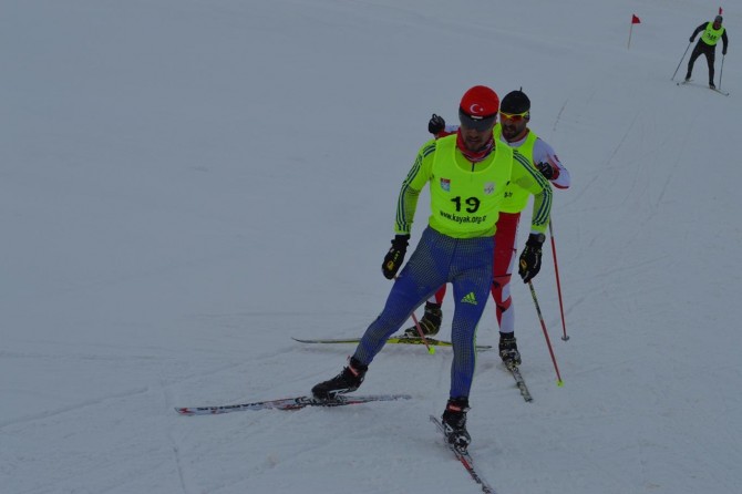 Bitlis’te -10 derecede yapılan kayaklı koşu yarışması sona erdi