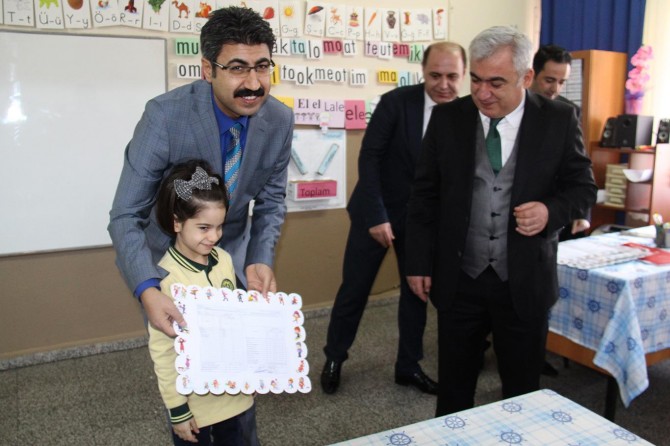 Diyarbakır'da 491 bin öğrenci karne sevinci yaşadı