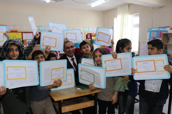 Bingöl’de 58 bin öğrenci karne heyecanı yaşadı