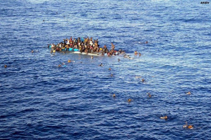 Migrant boat sinks in the Mediterranean: 117 dead