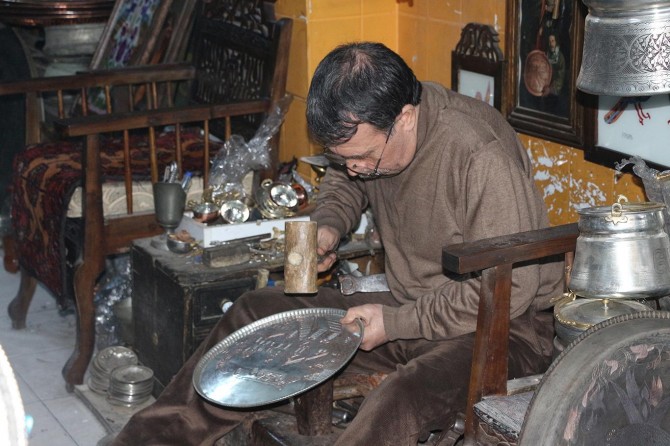 Mardin'in kozmopolit yapısını bakıra yansıtıyor