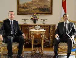 Erdoğan û Meşal Saetek û Nîv Civiyan