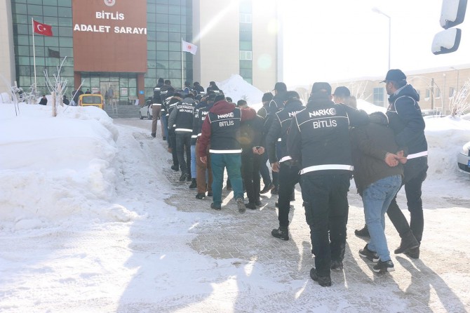 ​Bitlis’te uyuşturucu satıcılarına operasyon: 7 tutuklama