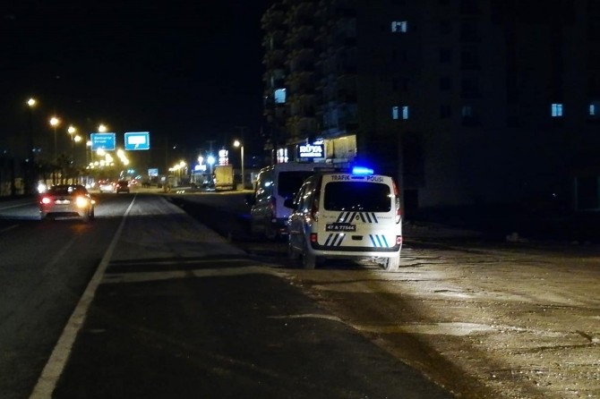 Halk otobüsü kadın işçilere çarptı: Bir ölü, 2 yaralı