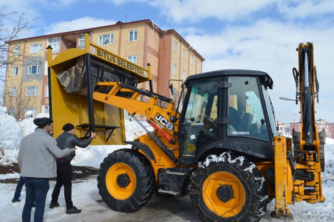Bitlis'te ağır kış şartları için yeni duraklar yapıldı