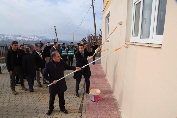 Şırnak’ta denetimli serbestlik yükümlüleri okulların onarımını yapıyor