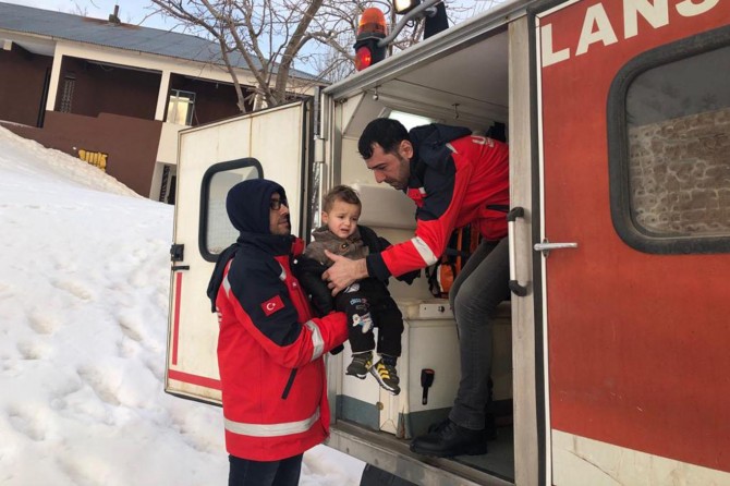 ​Bingöl'de Suriyeli çocuk 3 saatlik çalışmayla hastaneye ulaştırıldı