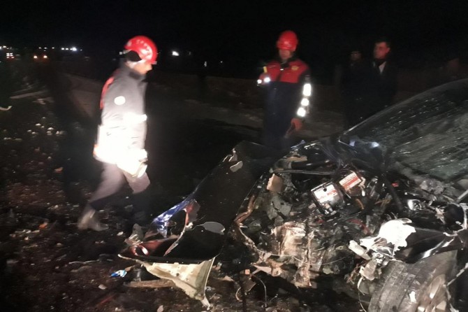 TIR ile otomobil çarpıştı: Bir ölü