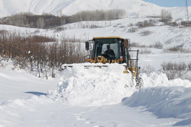 Muş'ta 50 köy yolu ulaşıma kapandı