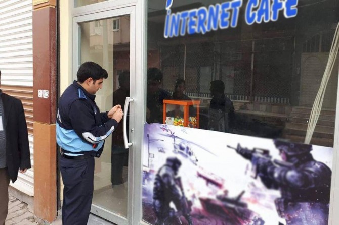 Viranşehir'de ruhsatsız iş yerleri kapatıldı