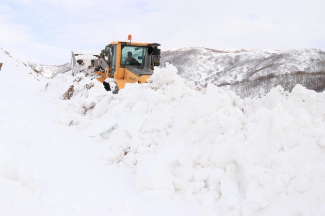 Li Bîngolê 3 metro berf barîya