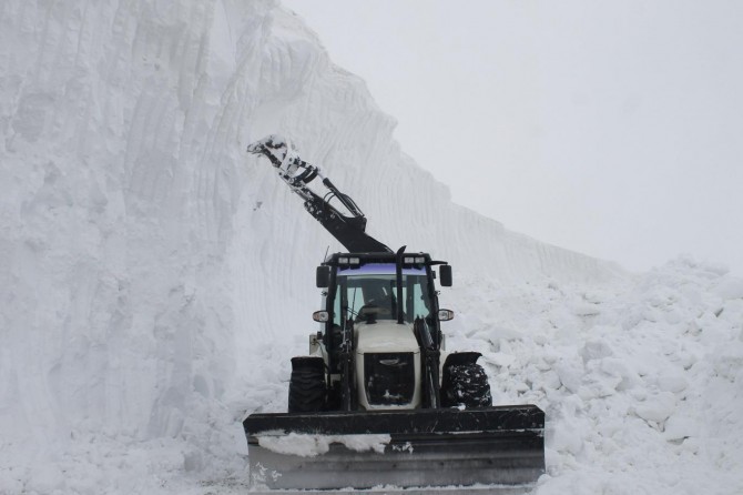 Muş’ta kar kalınlığı 10 metreye ulaştı
