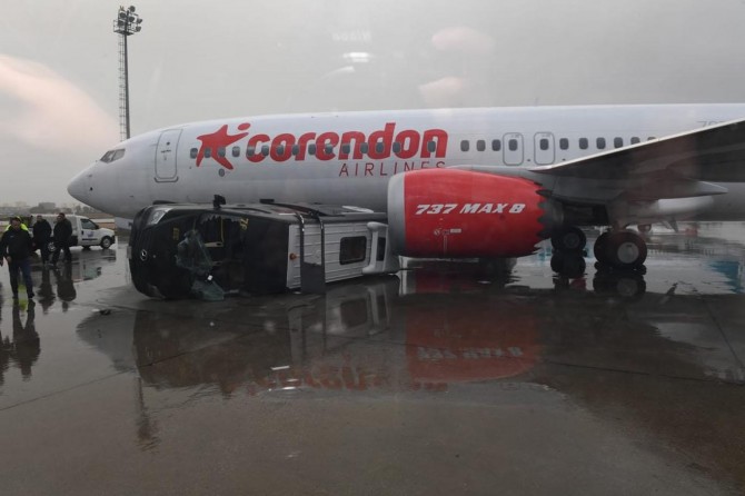 Ji ber babîsokê li Entalya otobus qulibî: 12 birîndar