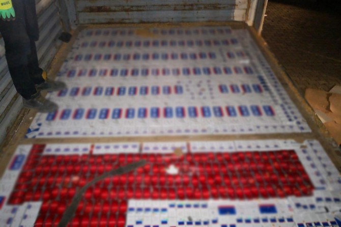 Silopi'de çekiciye bağlanan kamyonda 16 bin paket sigara ele geçirildi