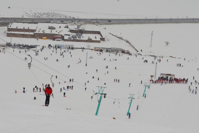 ​Kayak severler Nemrut Kayak Merkezinin faaliyete geçmesini istiyor