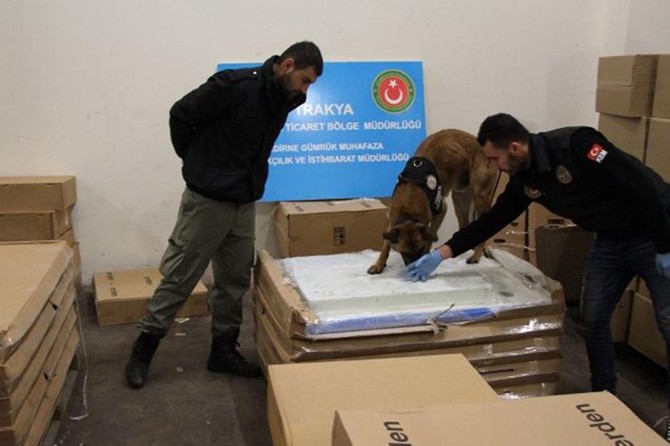 Duş teknelerine gizlenmiş 454 kilo eroin ele geçirildi