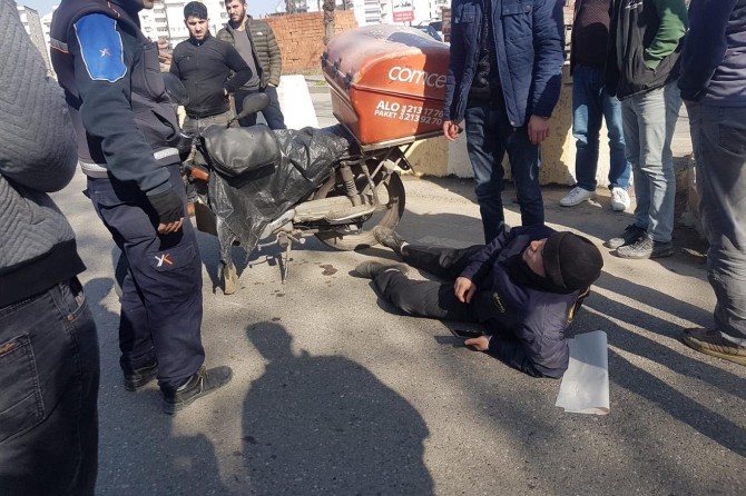 Batman’da kargo aracı motosiklete çarptı: 1 yaralı