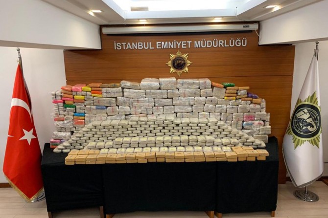 Li Stenbolê 850 kîlo eroîn hat bidestxistin