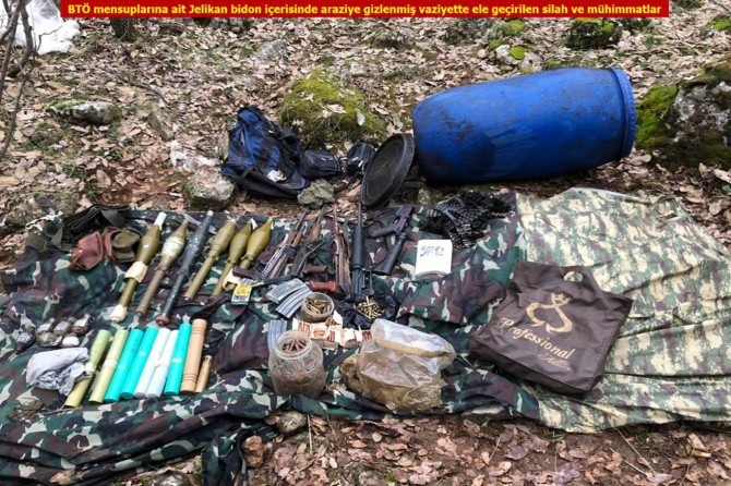 Diyarbakır'da ​PKK'ye silah ve mühimmat ele geçirildi