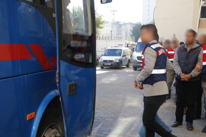 Diyarbakır'da çeşitli suçlardan aranan 5 kişi tutuklandı