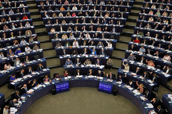 Avrupa Parlamentosu da Guaido'yu destekledi