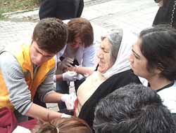 Yaşlı Kadın Kocası Tarafından Bıçaklandı (Video)