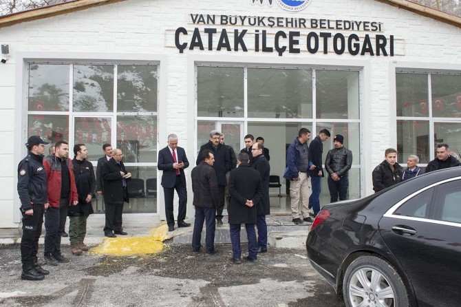 Vali Bilmez Çatak ilçesini ziyaret etti