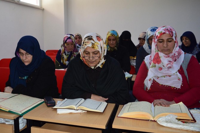 ​Diyanet’ten kadınlara yönelik “Cuma Dersleri” programı