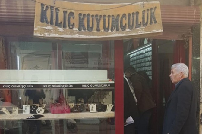 Viranşehir'de hırsızlar gümüş dükkânını soydu