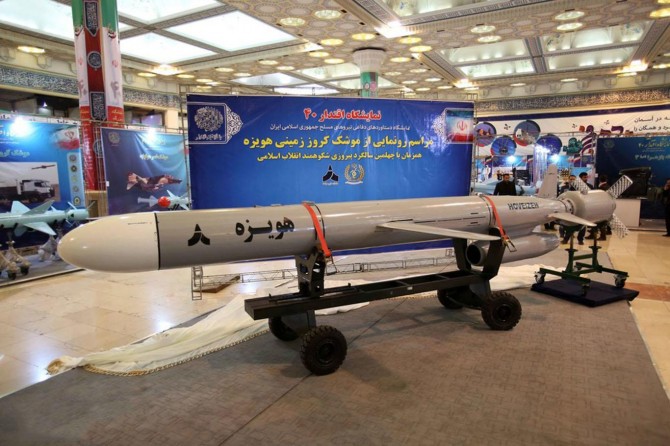 İran yeni füzesini tanıttı