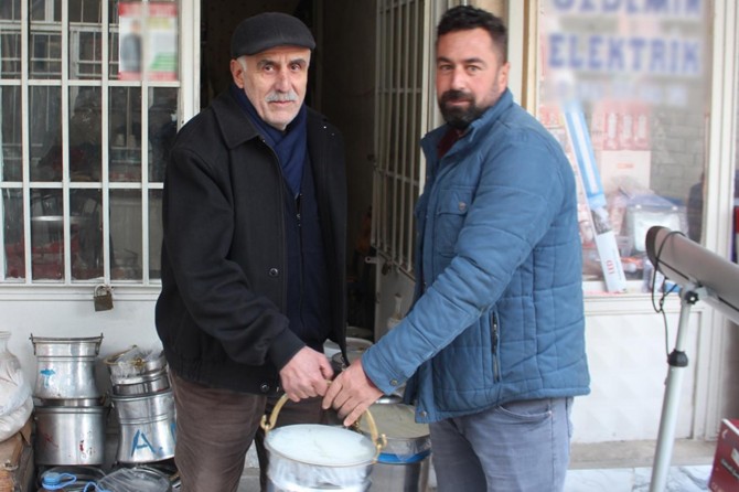 43 yıldır yoğurt satarak geçimini sağlıyor