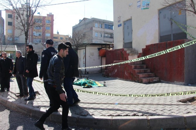 Miras anlaşmazlığı nedeniyle yakınlarını öldürdü