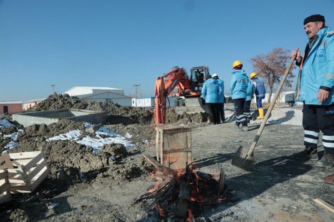 Ekipler arızada ateş yakarak işe devam etti