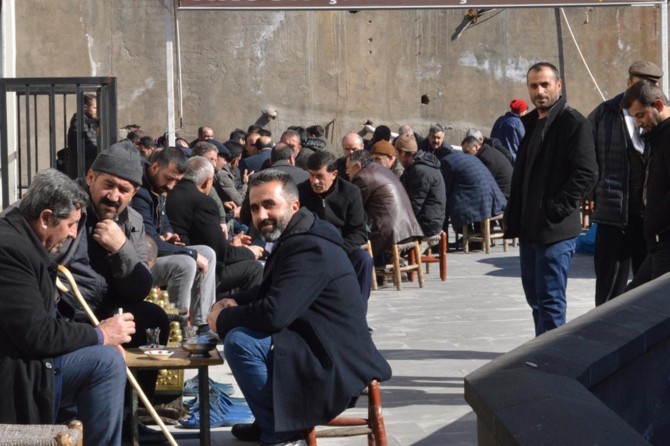 Bitlisliler güneşli havanın keyfini çıkardılar