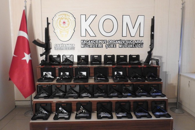 Gaziantep'te kaçak silah ve uyuşturucu operasyonu