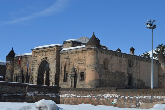 Kadim tarihiyle bir abide: İhlâsiye Medresesi