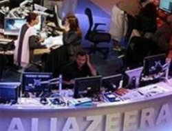 Göstericiler El Cezire'nin Kahire'deki ofisine saldırdı