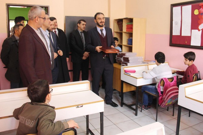 Görme engelli öğrencilere dijital Kur'an-ı Kerim dağıtıldı