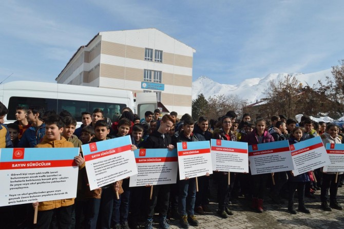Bitlis'te trafikte yaya önceliği farkındalığı