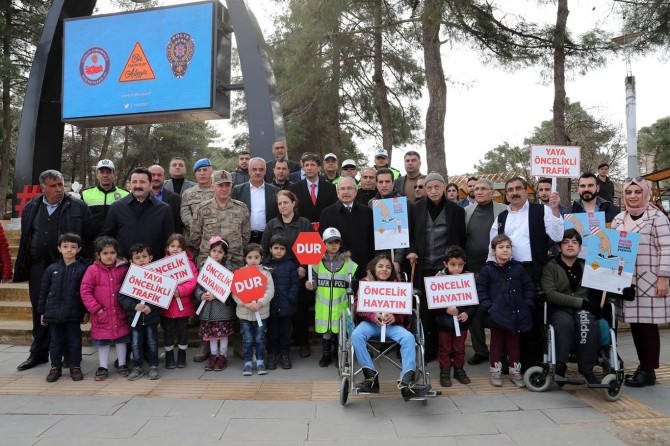 Mardin'de yaya öncelikli trafik etkinliği
