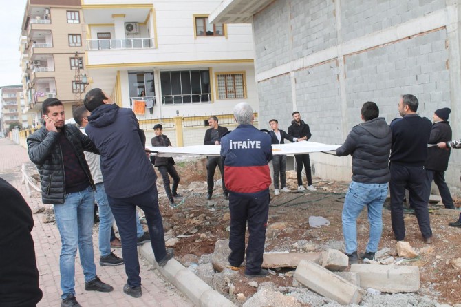 İnşaata çıkıp intihar girişiminde bulundu